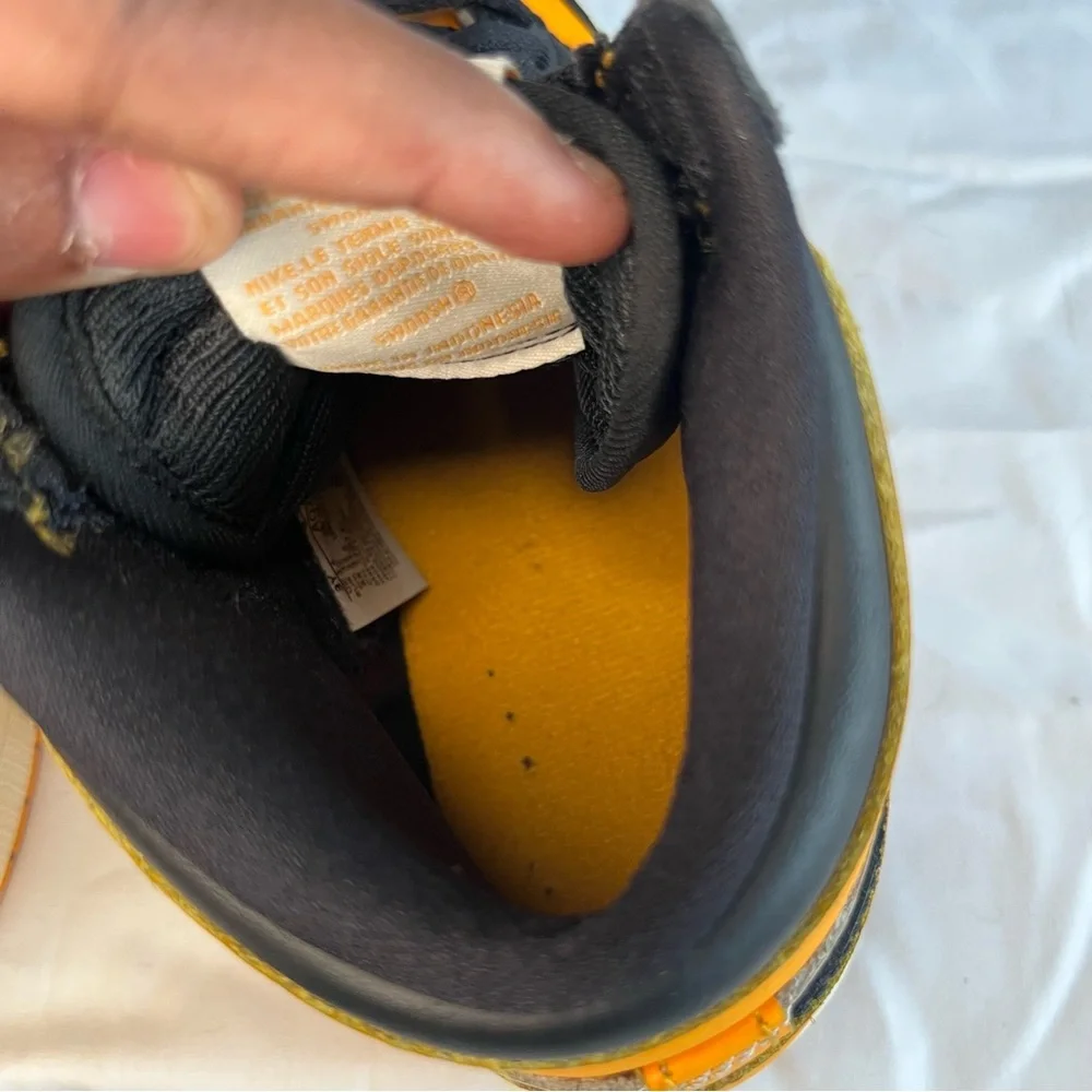 Nike Jordan 1 Mid Black & Yellow Size 3y